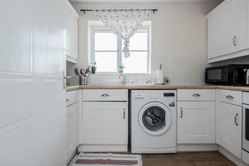 Captivating 3-bed Apartment In Grays