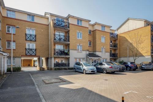 Captivating 3-bed Apartment In Grays