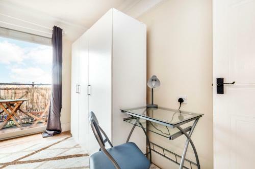 Conen Chafford Apartment