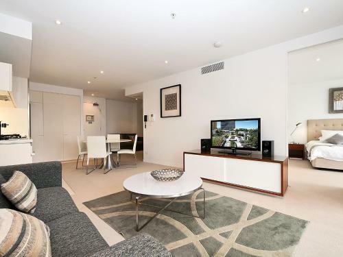 Executive 2 Bed 1 Bath Apartment At Oracle Broadbeach Inc Free Parking