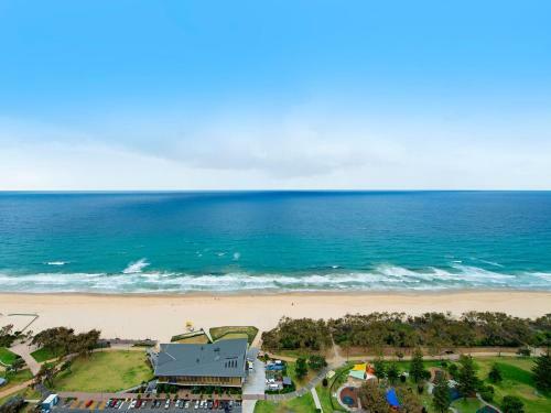 Executive 2 Bed 1 Bath Apartment At Oracle Broadbeach Inc Free Parking