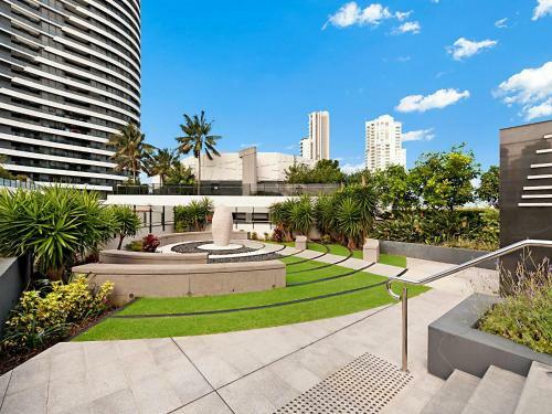 Executive 2 Bed 1 Bath Apartment At Oracle Broadbeach Inc Free Parking