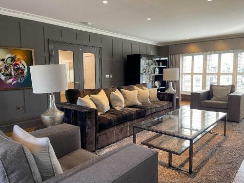 5* Luxury Home With Cinema & Games Room