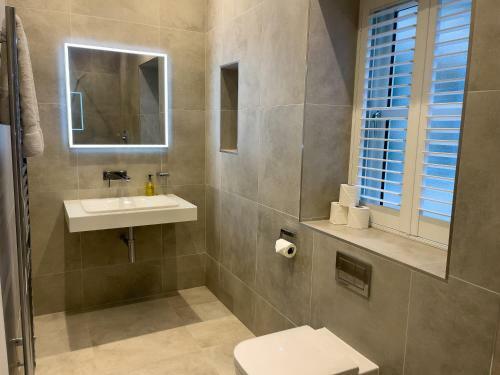 5* Luxury Home With Cinema & Games Room