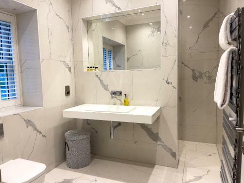 5* Luxury Home With Cinema & Games Room