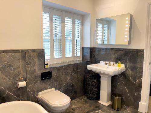 5* Luxury Home With Cinema & Games Room