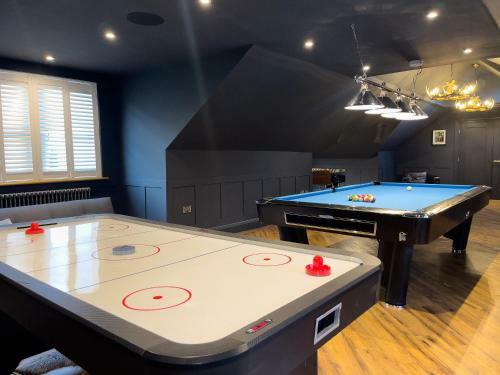 5* Luxury Home With Cinema & Games Room