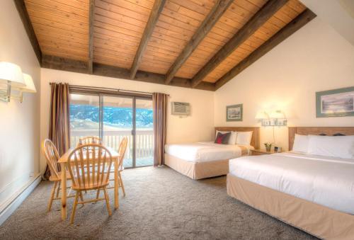 Posada Elk Refuge Inn