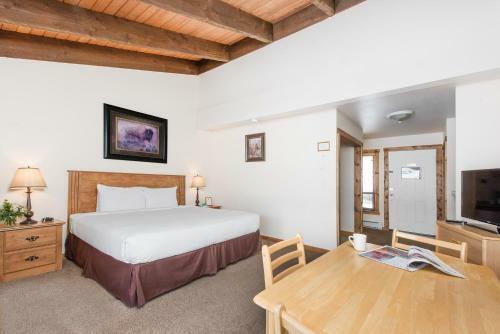 Posada Elk Refuge Inn