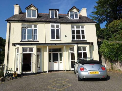 Admirals Apartment Sleeps 4 Adults 2 Children