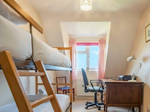 Pass The Keys Elegant 5-bed Detached Home With Spacious Garden