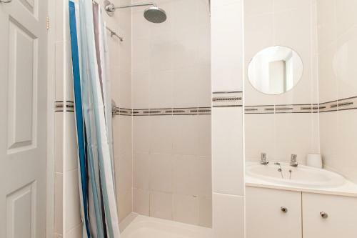 Cosy Seaside Bungalow, Minutes To Beach