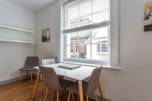 Spacious Central Chic Apartment - Simply Check In