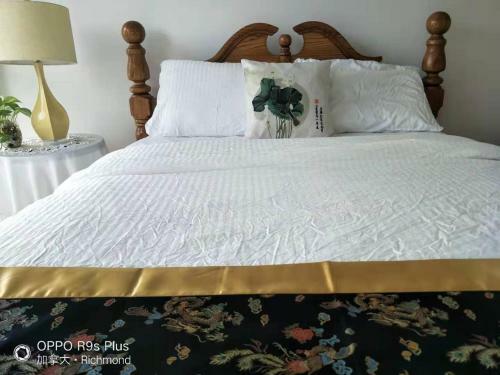 2 Bed/bath Apartment Near Richmond Centre Station