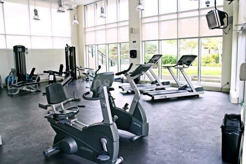 2 Bed/bath Apartment Near Richmond Centre Station