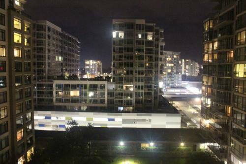 2 Bed/bath Apartment Near Richmond Centre Station