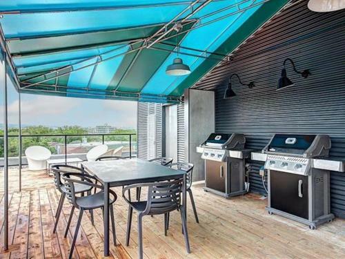 Apartamento Penthouse On Charest - With Parking And Gym