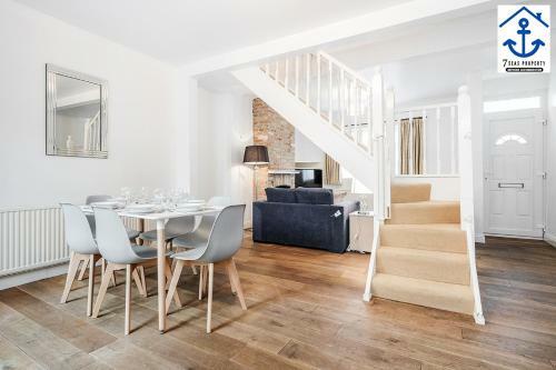 Luxury Town House Windsor With Garden And Parking
