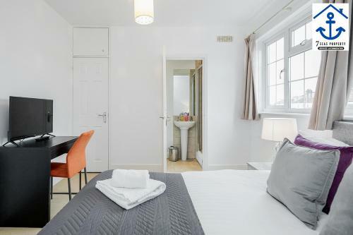 Luxury Town House Windsor With Garden And Parking