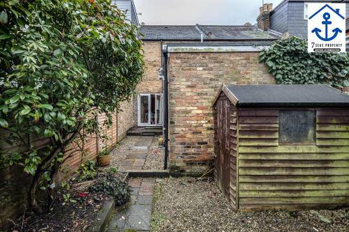 Luxury Town House Windsor With Garden And Parking