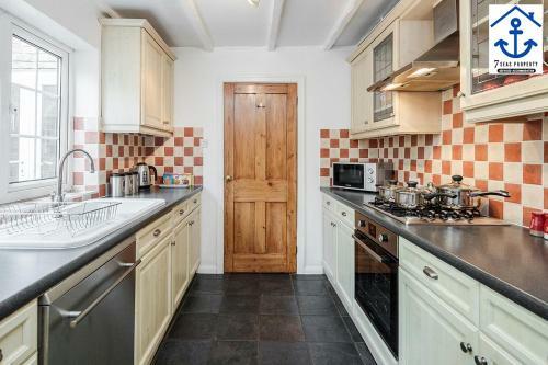 Luxury Town House Windsor With Garden And Parking