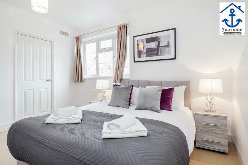 Luxury Town House Windsor With Garden And Parking