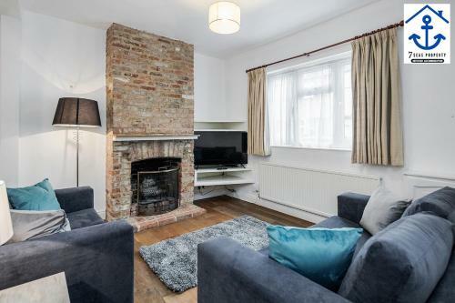 Luxury Town House Windsor With Garden And Parking