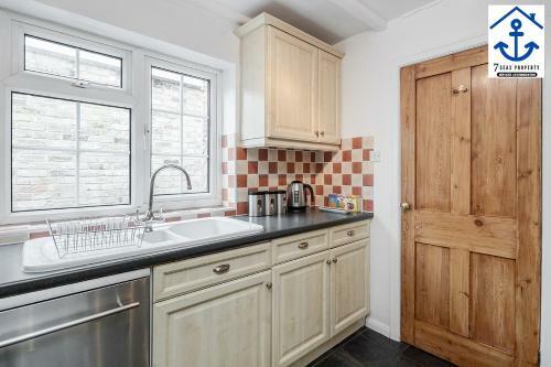 Luxury Town House Windsor With Garden And Parking