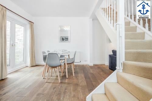 Luxury Town House Windsor With Garden And Parking