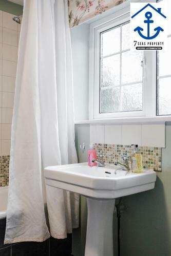 Luxury Town House Windsor With Garden And Parking