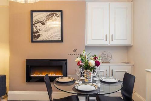 Apartamento 5 Min To Castle & Shops - Charming Character Home