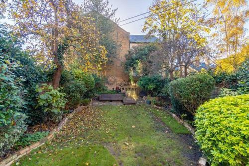 Apartamento 5 Min To Castle & Shops - Charming Character Home