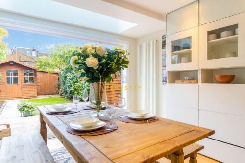 Stylish 3 Bed Cottage, Walk 2 All Sights & High St
