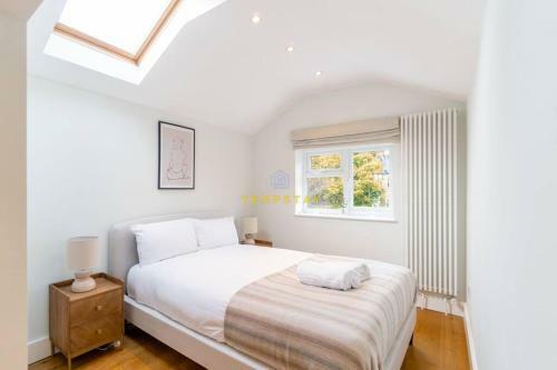 Stylish 3 Bed Cottage, Walk 2 All Sights & High St