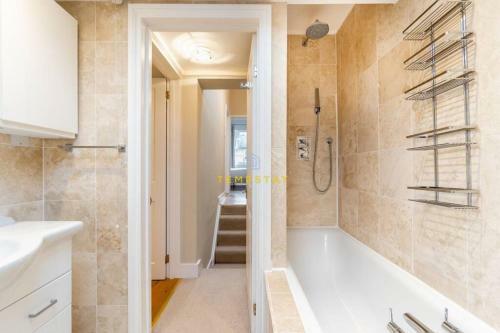 Stylish 3 Bed Cottage, Walk 2 All Sights & High St