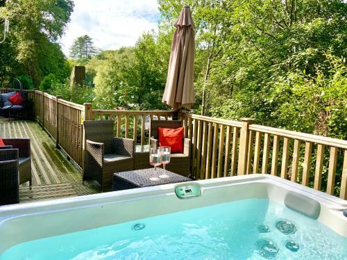 Mistletoe One Luxury Lodge With Hot Tub Windermere