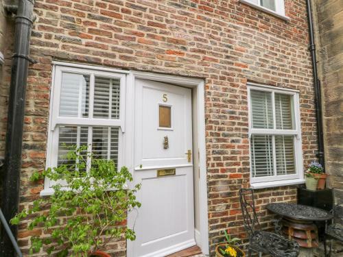 5 Oystons Yard
