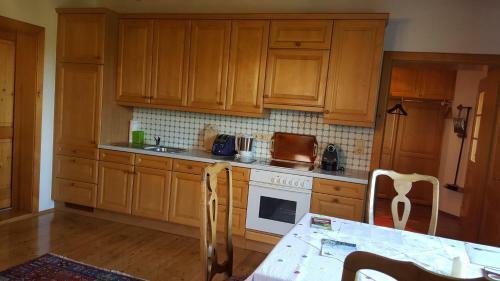 Bed & Breakfast Weingut Albert, Familie Cramer