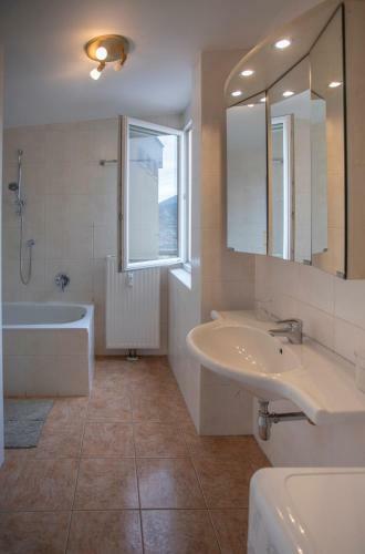 Innsbruck City Mountain View Apartment