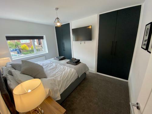 Aboos Cottage - Luxury Renovated Home With Parking