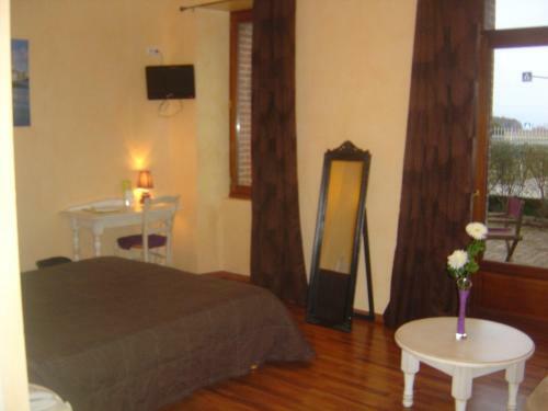 Logis Hotel Les 3b