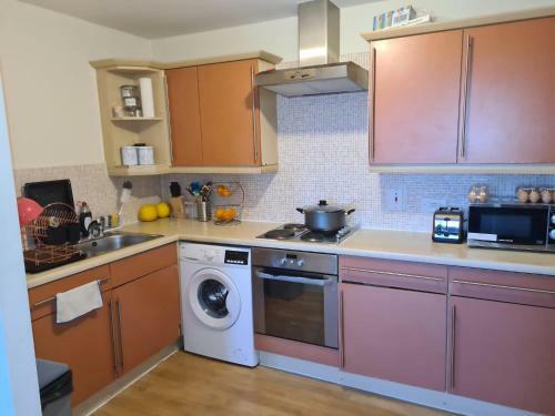 City Centre Room In 2 Bedroom Flat - Free Parking