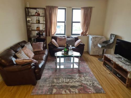 City Centre Room In 2 Bedroom Flat - Free Parking