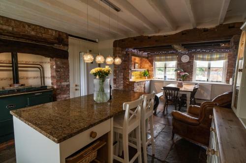 Large Welsh Cottage - Jubilee House