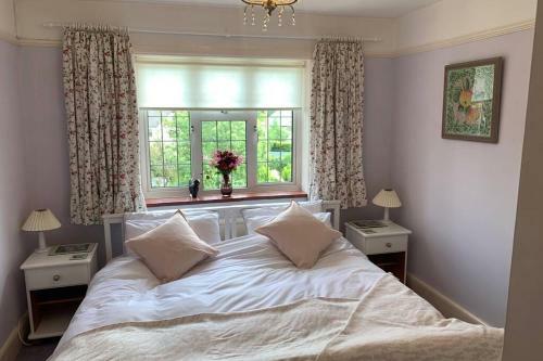 Hectors House Comfortable 4 Bed House In Mature Gardens