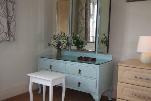 Hectors House Comfortable 4 Bed House In Mature Gardens