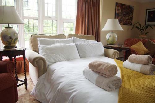 Hectors House Comfortable 4 Bed House In Mature Gardens