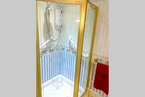 Hectors House Comfortable 4 Bed House In Mature Gardens