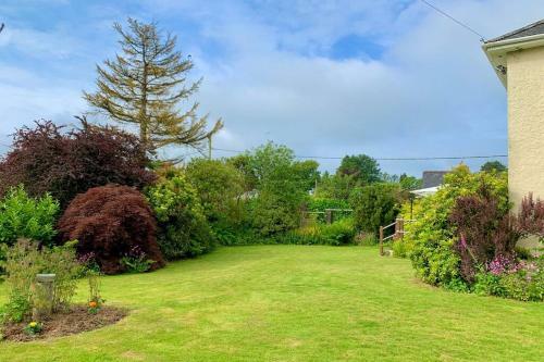 Hectors House Comfortable 4 Bed House In Mature Gardens