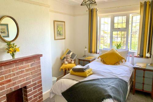 Hectors House Comfortable 4 Bed House In Mature Gardens